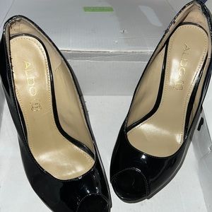 Ladies black heels in great condition worn a couple of times